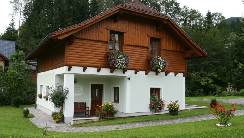 H&aacute;z kil&aacute;t&aacute;s ny&aacute;r, &copy; Margarete Bachner