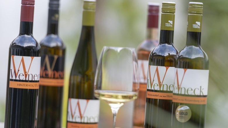 Wide range of wines, &copy; Michael Himml