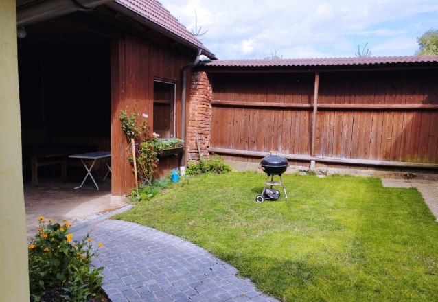 Yard, &copy; Regina G&ouml;schl