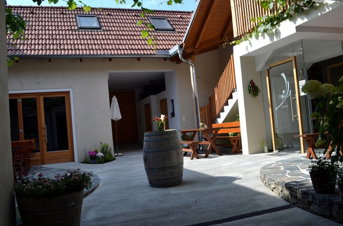 Inner courtyard, &copy; Karl Proidl