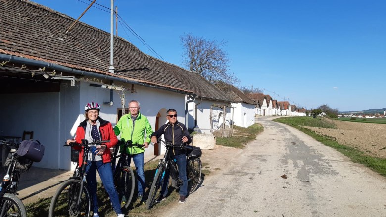 Cycle tour through the wine cellar lane, © Gästehaus Maresi